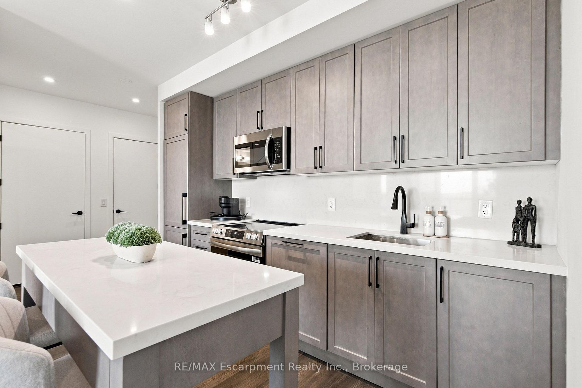 Photo 8 of Unit 707, 2450 Old Bronte Road, Oakville, Westmount — HOMEH