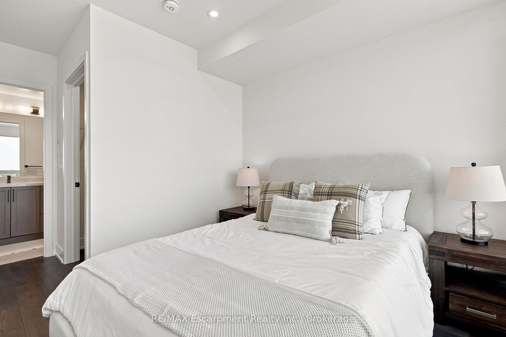 Photo 15 of Unit 707, 2450 Old Bronte Road, Oakville, Westmount — HOMEH