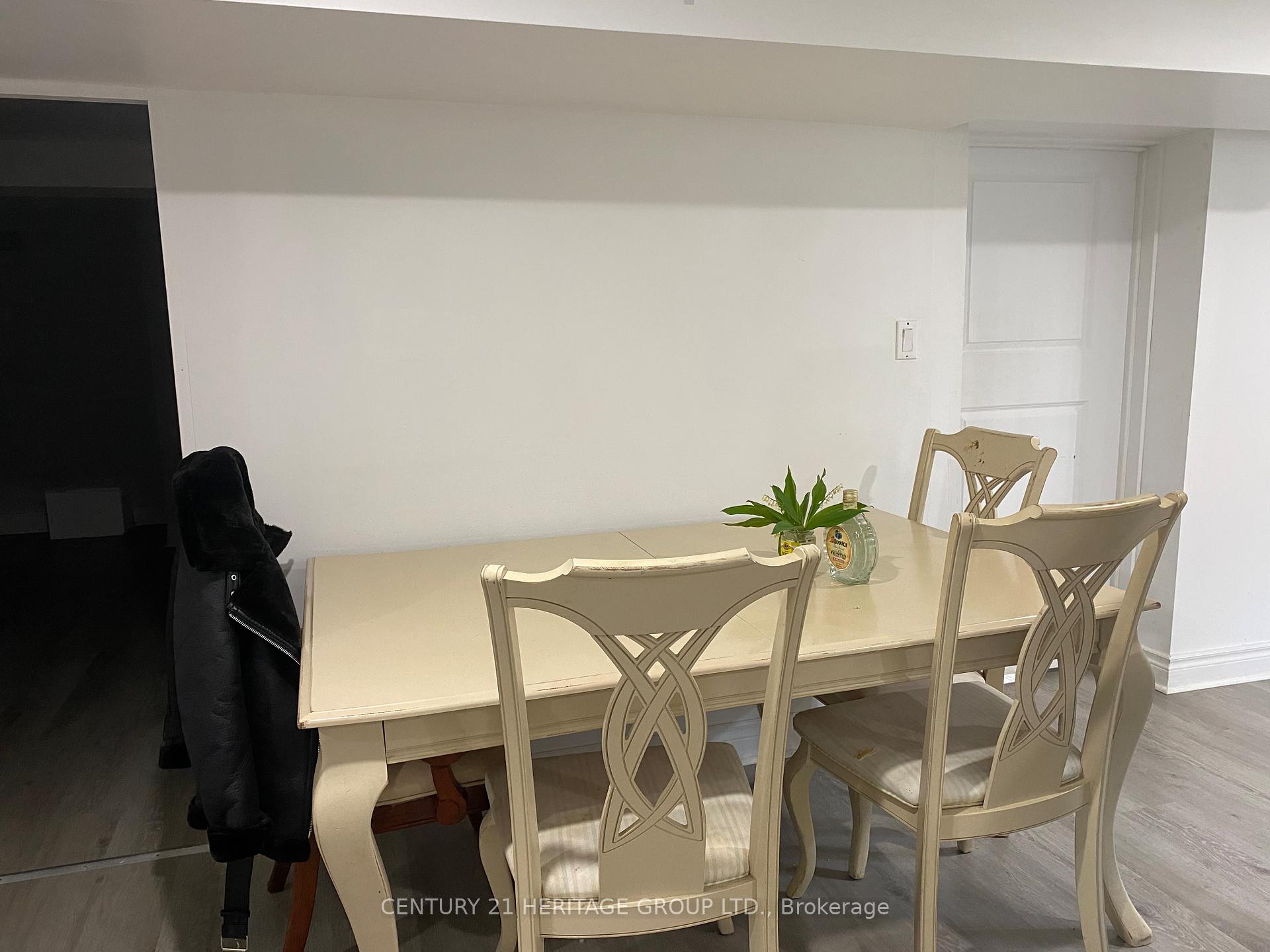 Photo 2 of 28 Shirley Crescent, Scarborough, Scarborough Village — HOMEH