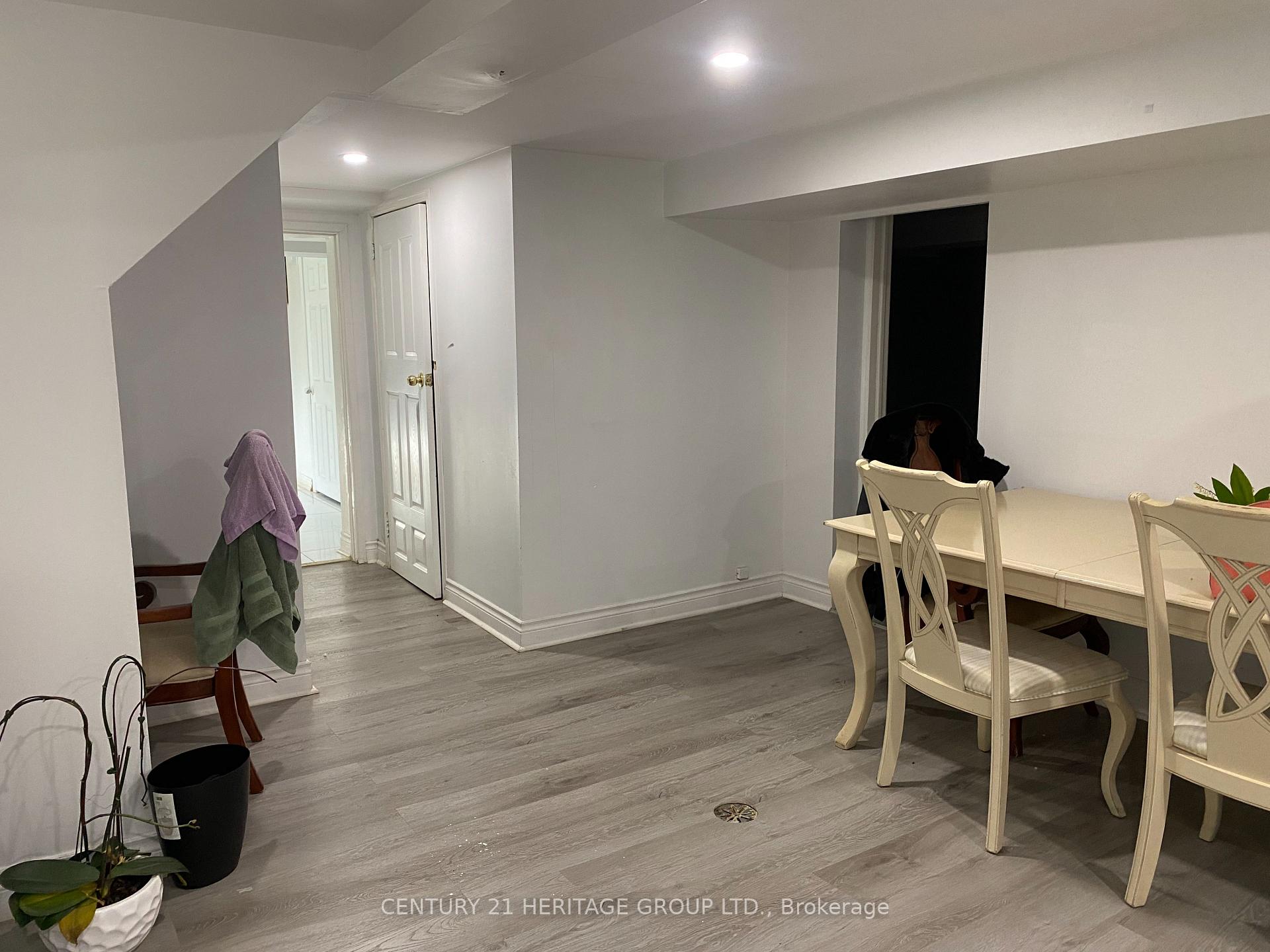 Photo 5 of 28 Shirley Crescent, Scarborough, Scarborough Village — HOMEH