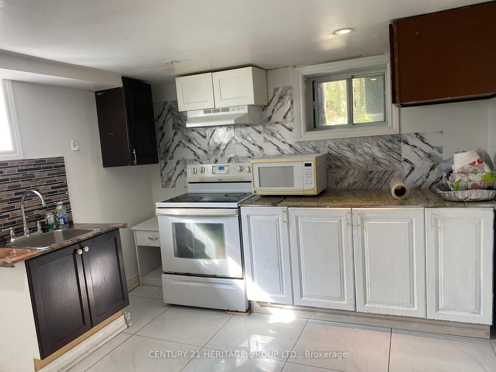 Photo 7 of 28 Shirley Crescent, Scarborough, Scarborough Village — HOMEH