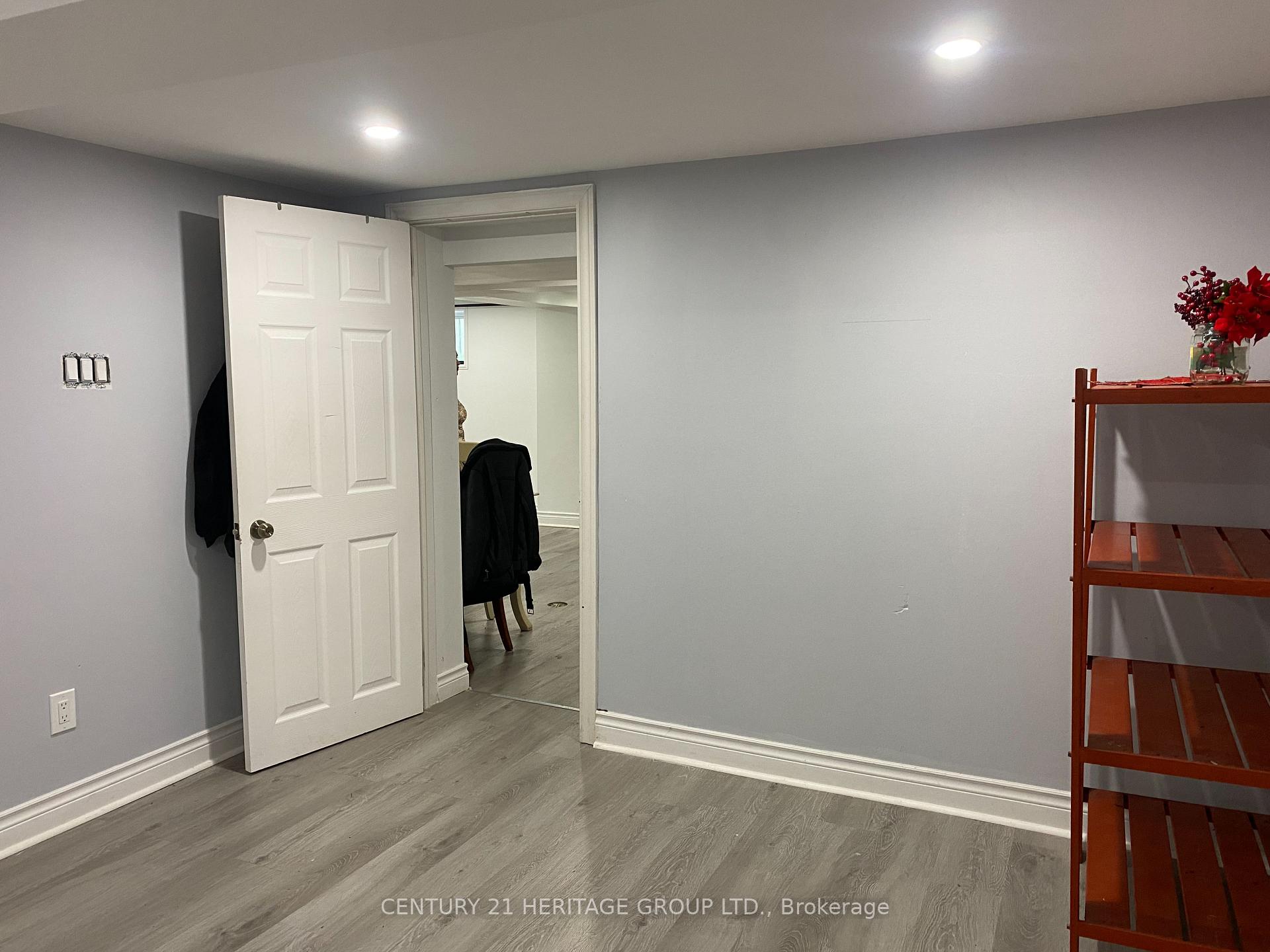Photo 10 of 28 Shirley Crescent, Scarborough, Scarborough Village — HOMEH