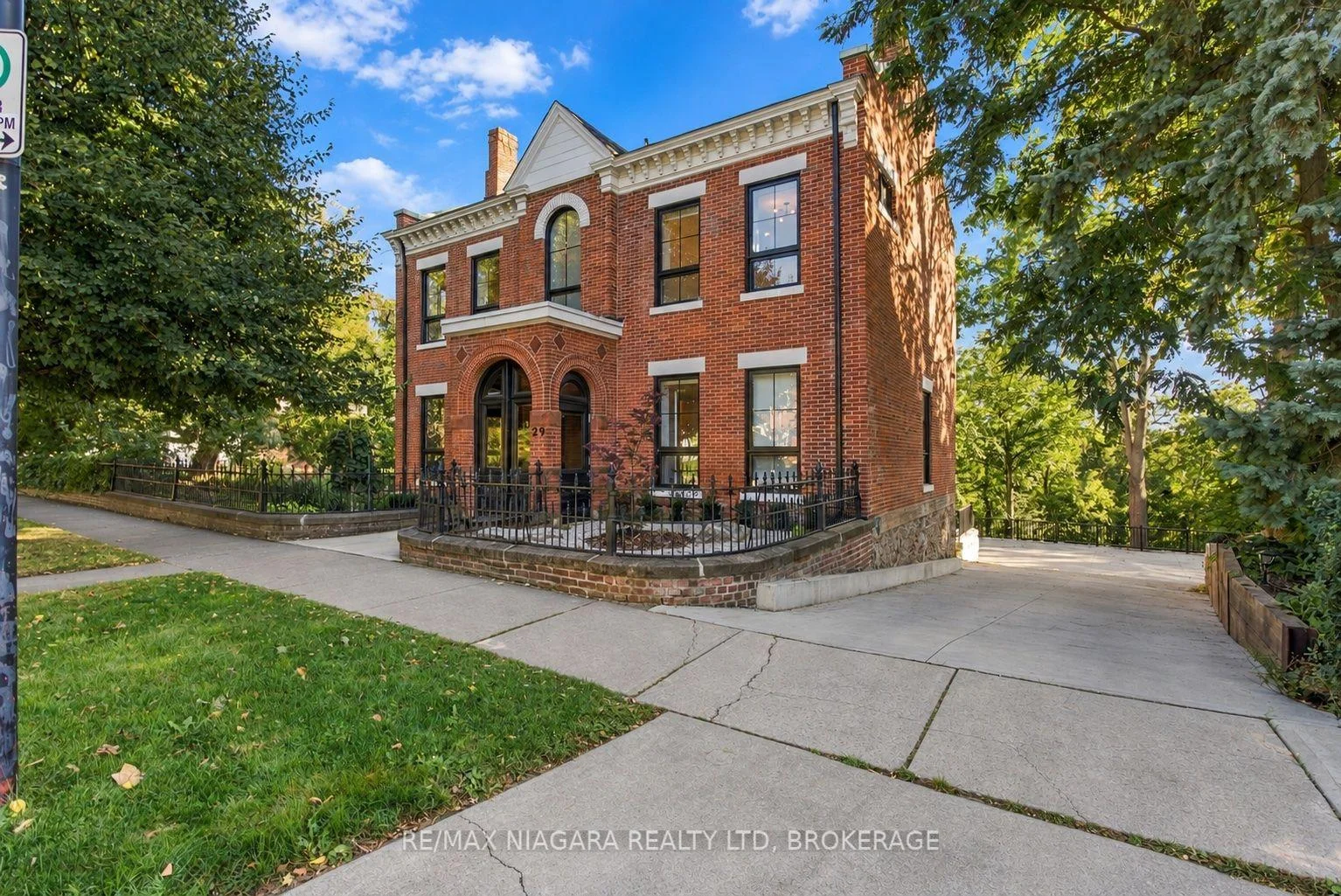 Photo 5 of 29 Yates Street, St. Catharines, Downtown — HOMEH