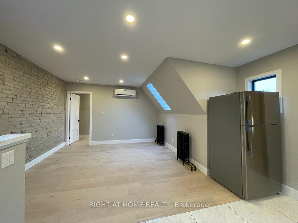 Photo 2 of Unit 3, 363 Parkside Drive, Toronto, High Park-Swansea — HOMEH