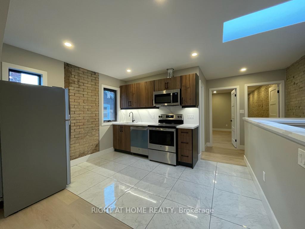 Photo 3 of Unit 3, 363 Parkside Drive, Toronto, High Park-Swansea — HOMEH