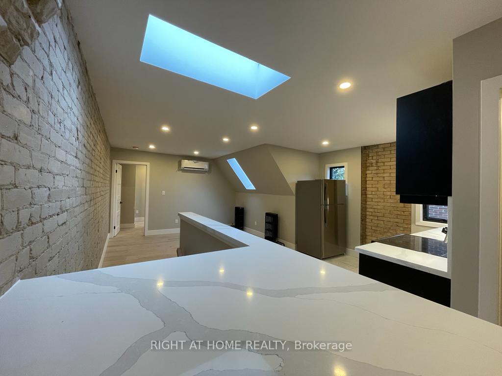 Photo 5 of Unit 3, 363 Parkside Drive, Toronto, High Park-Swansea — HOMEH