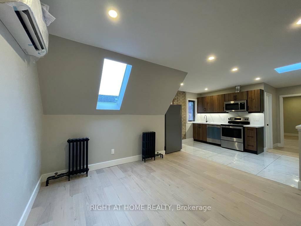 Photo 8 of Unit 3, 363 Parkside Drive, Toronto, High Park-Swansea — HOMEH