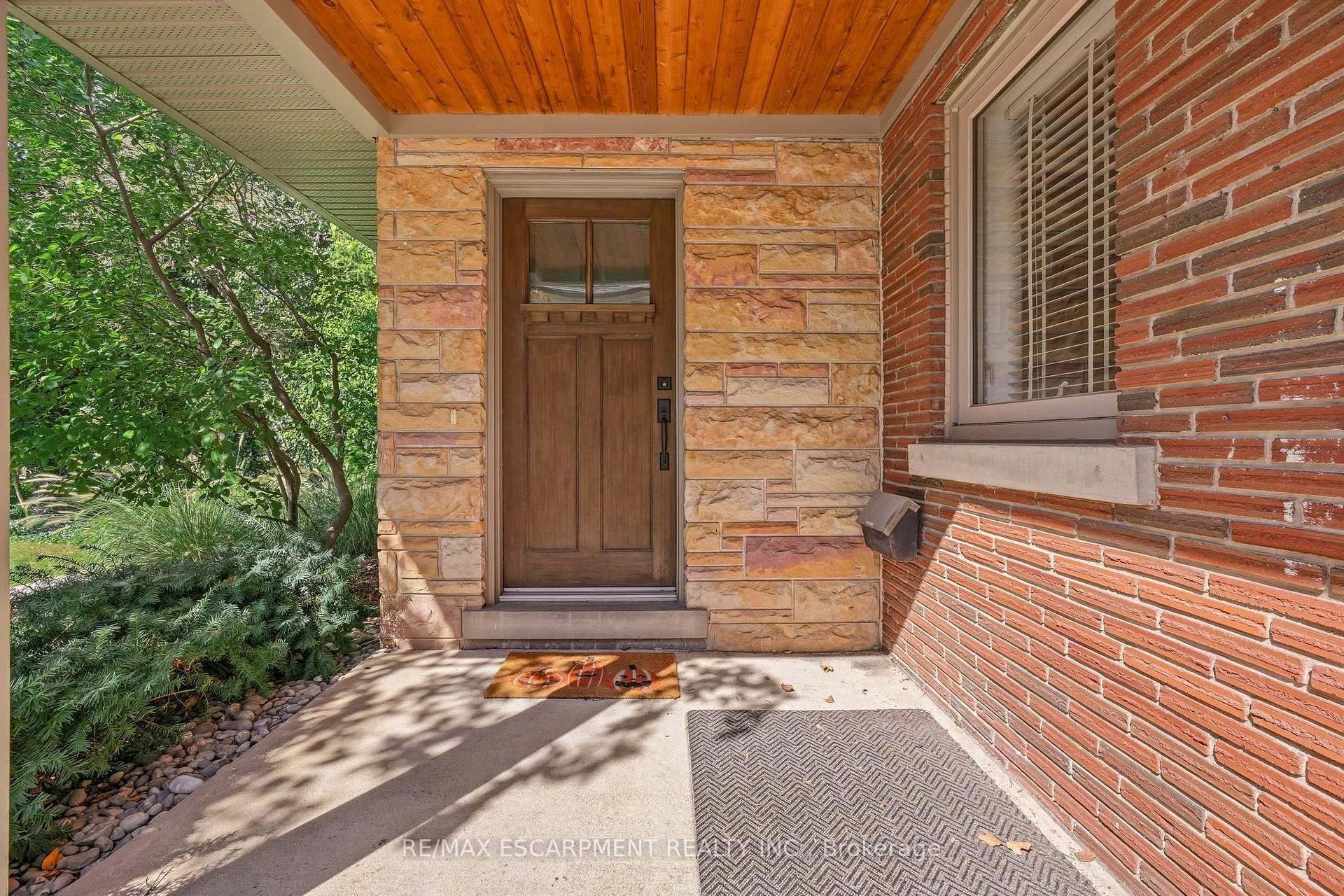 Photo 2 of Unit MAIN, 707 King Road, Burlington, LaSalle — HOMEH