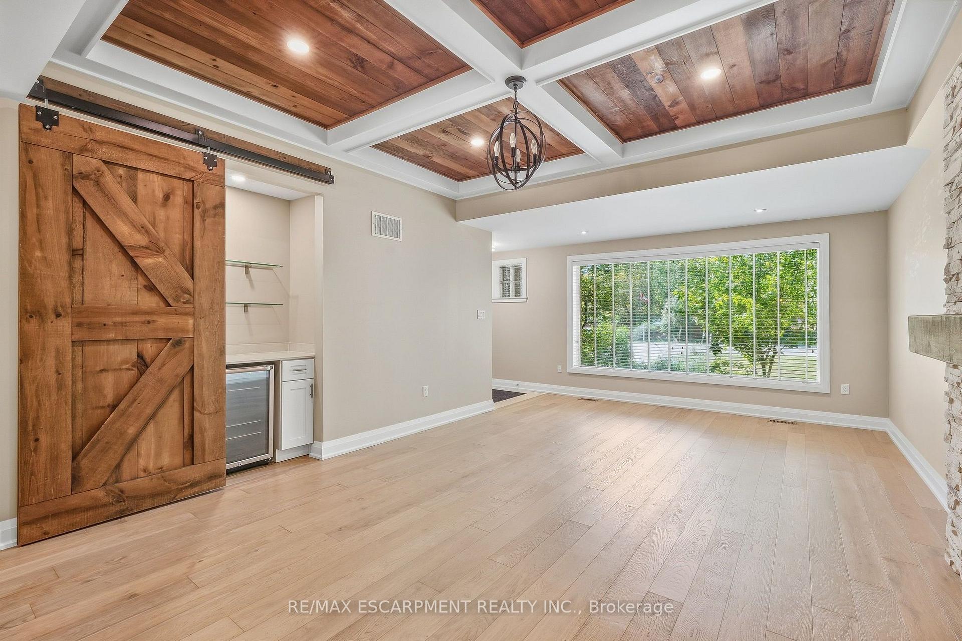 Photo 3 of Unit MAIN, 707 King Road, Burlington, LaSalle — HOMEH