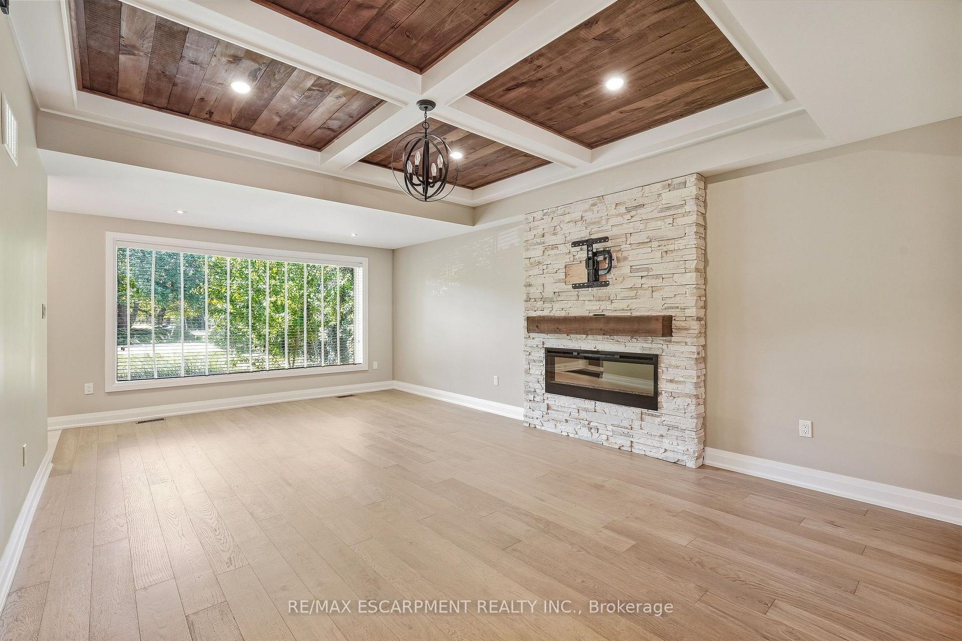 Photo 4 of Unit MAIN, 707 King Road, Burlington, LaSalle — HOMEH