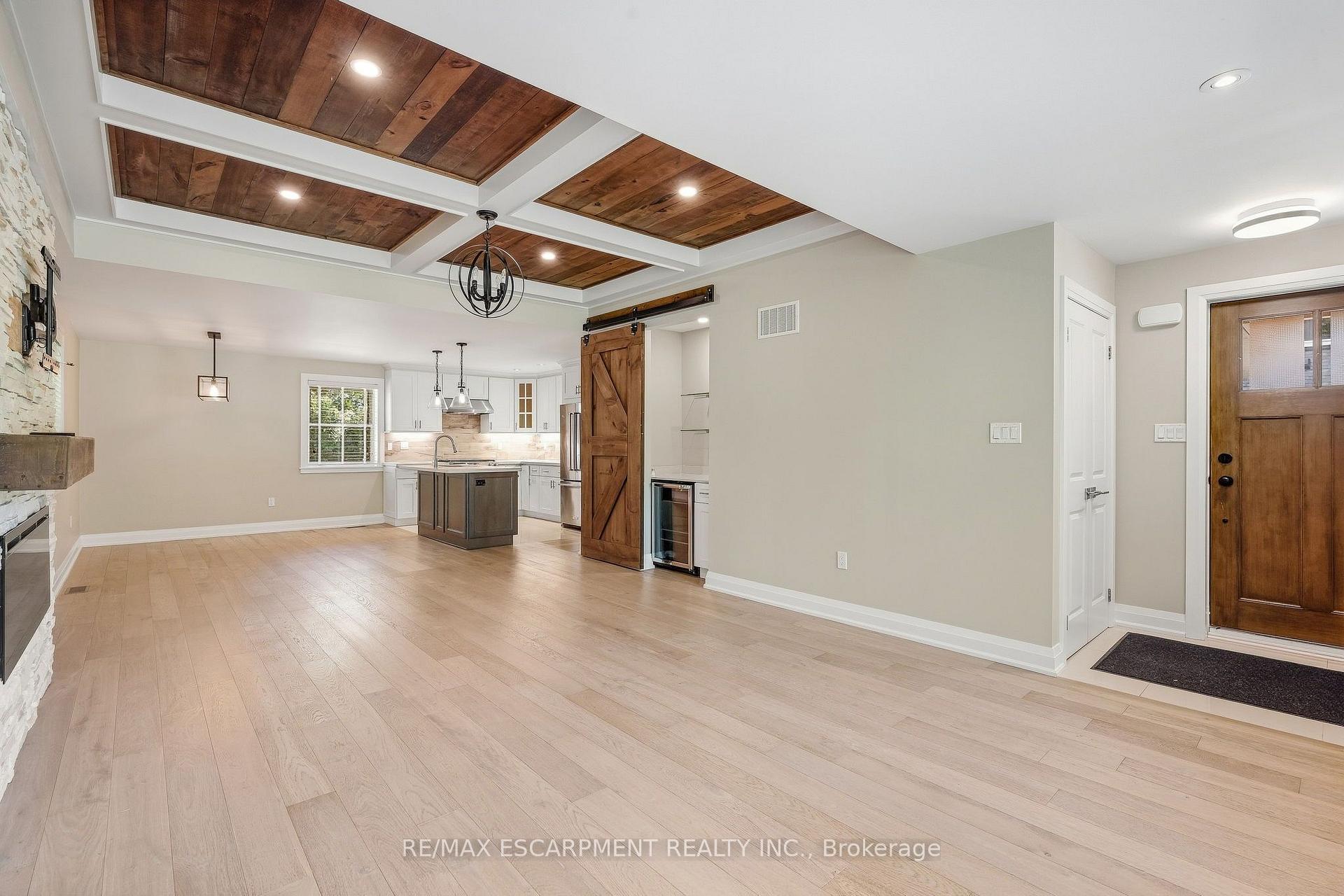 Photo 5 of Unit MAIN, 707 King Road, Burlington, LaSalle — HOMEH