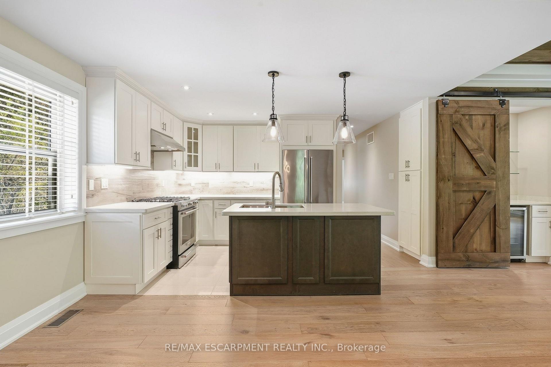 Photo 8 of Unit MAIN, 707 King Road, Burlington, LaSalle — HOMEH