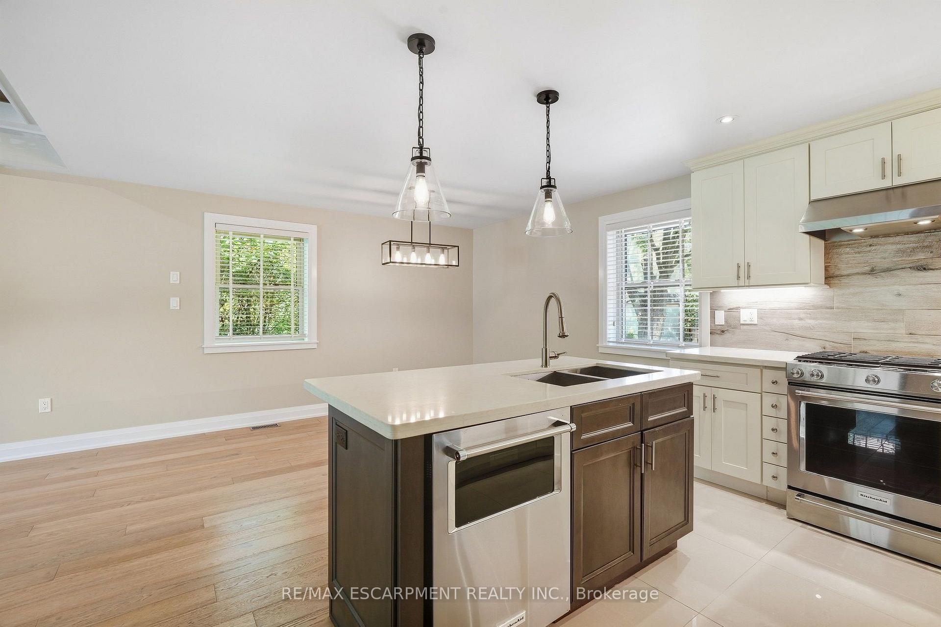 Photo 10 of Unit MAIN, 707 King Road, Burlington, LaSalle — HOMEH