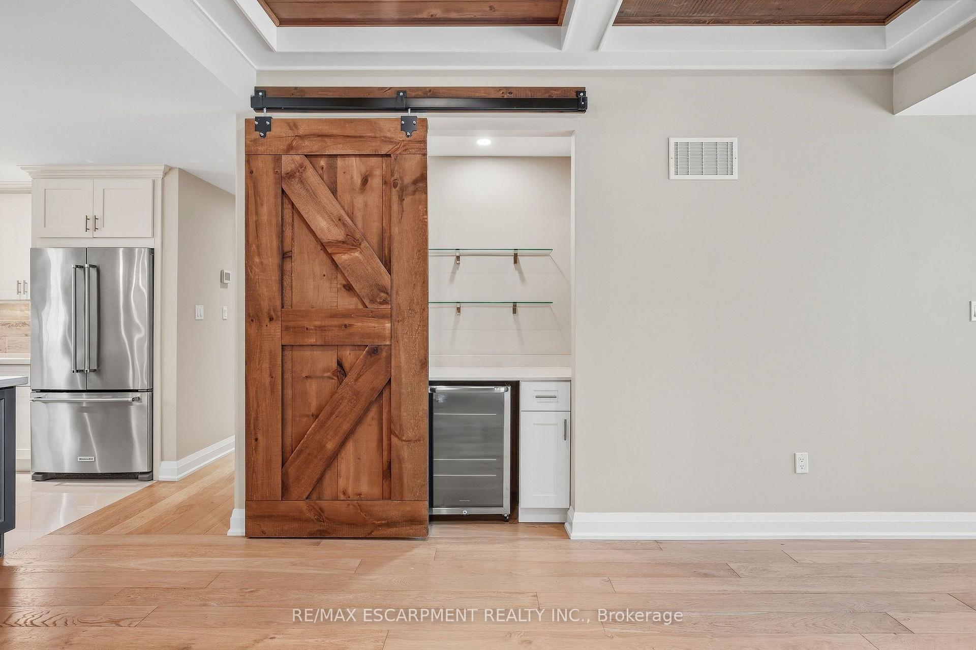 Photo 20 of Unit MAIN, 707 King Road, Burlington, LaSalle — HOMEH