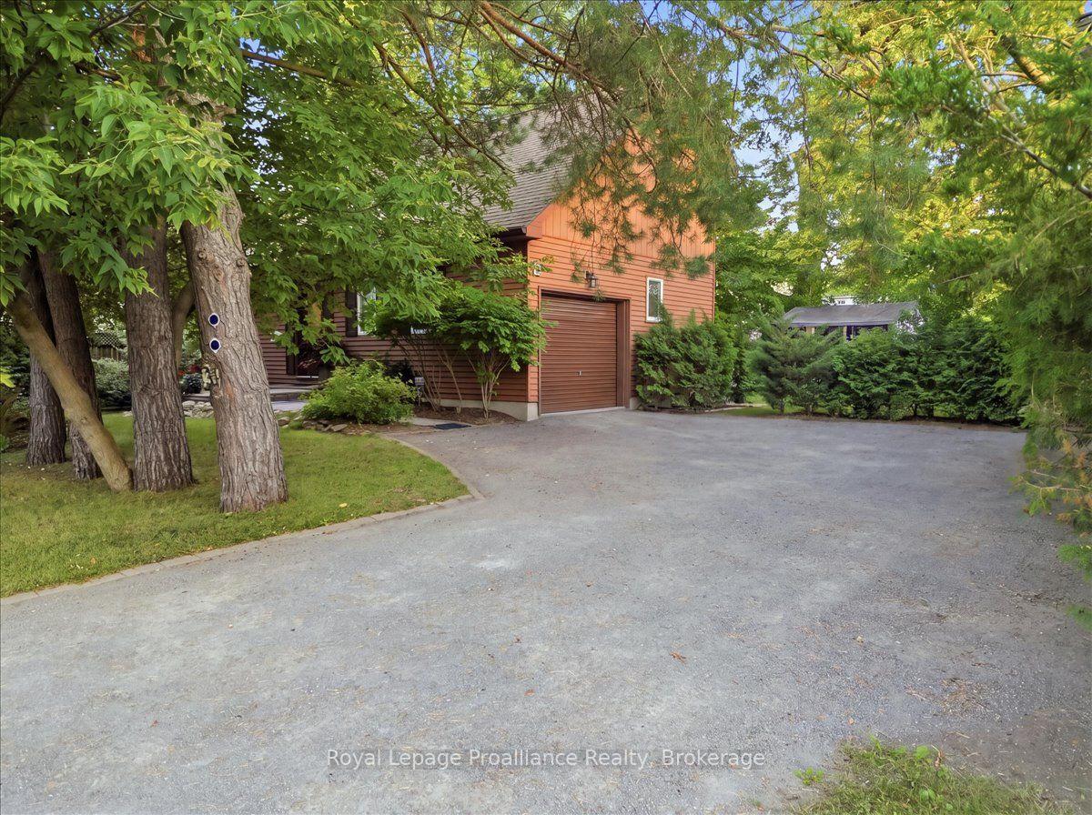 Photo 4 of 33 Lesley Drive, Belleville, Belleville Ward — HOMEH