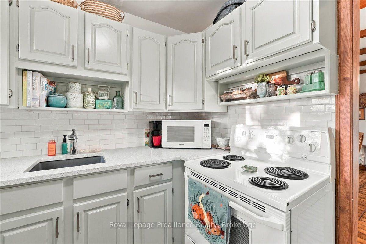 Photo 16 of 33 Lesley Drive, Belleville, Belleville Ward — HOMEH
