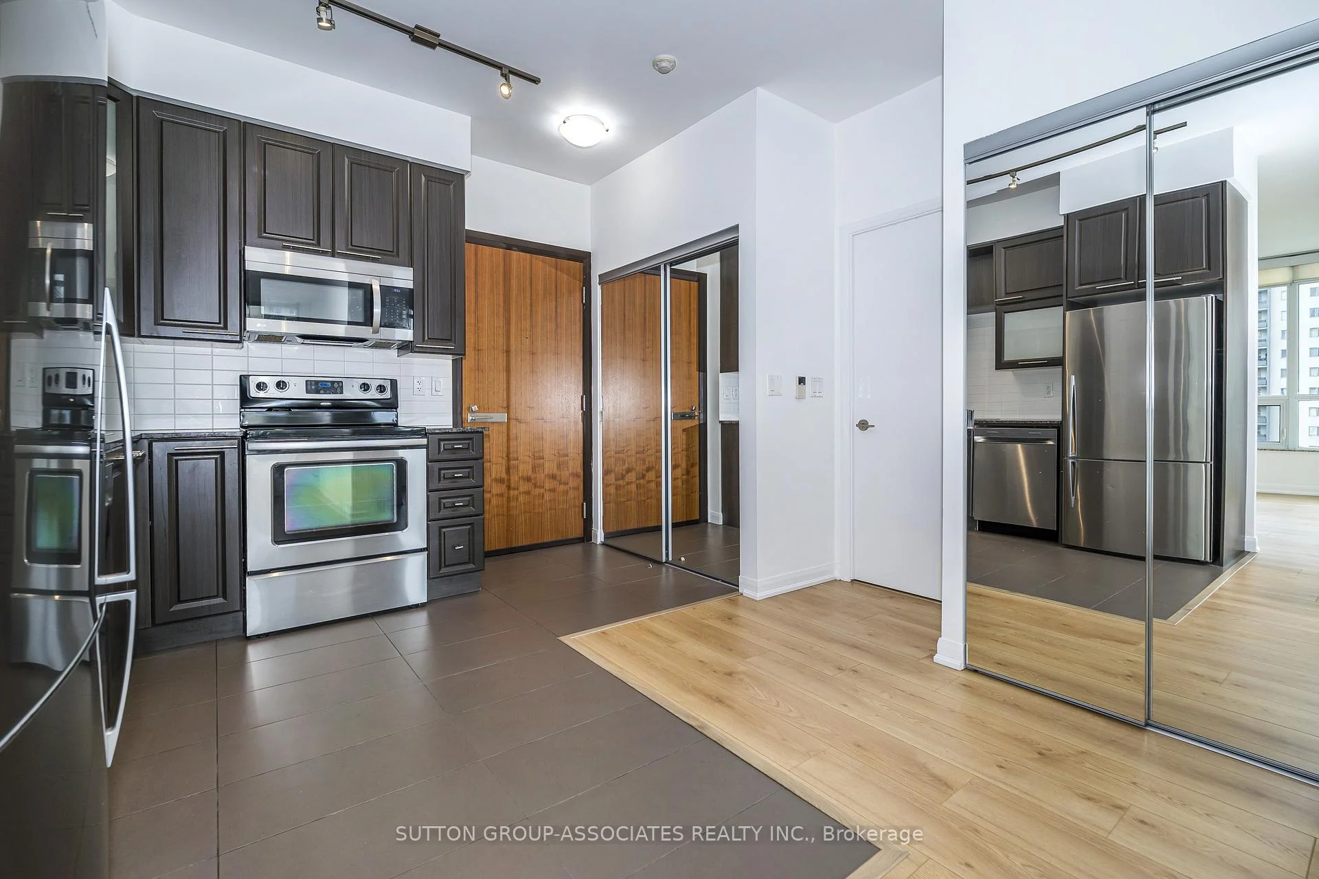 Photo 4 of Unit 703, 500 Sherbourne Street, Toronto, North St. James Town — HOMEH