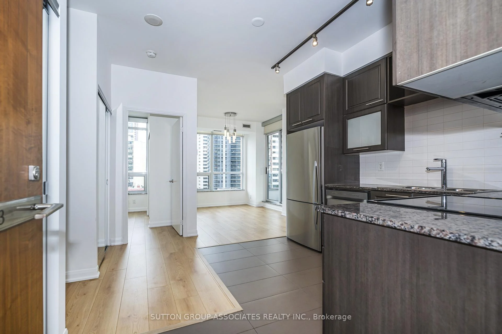 Photo 6 of Unit 703, 500 Sherbourne Street, Toronto, North St. James Town — HOMEH