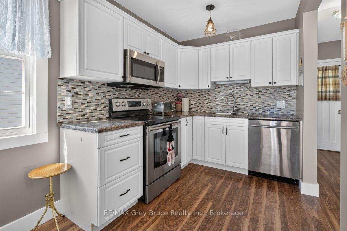 Photo 9 of 714 5th Street E, Owen Sound — HOMEH