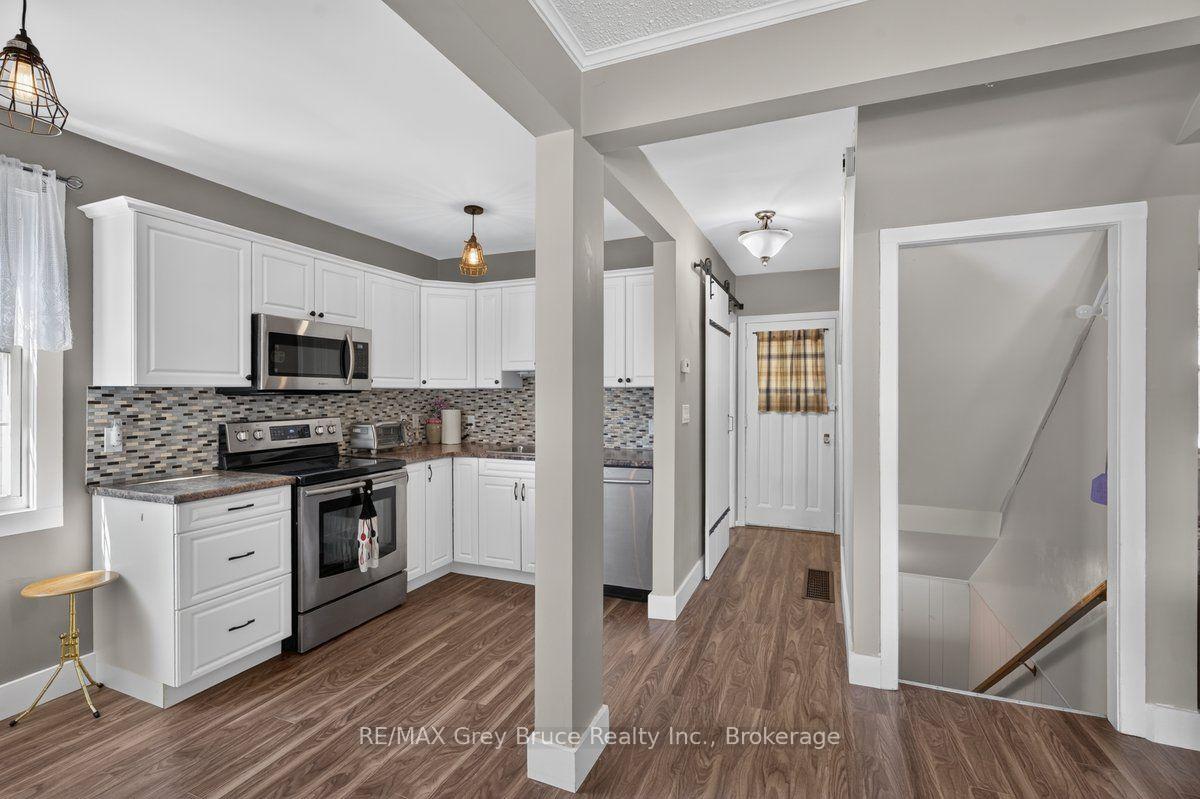 Photo 10 of 714 5th Street E, Owen Sound — HOMEH