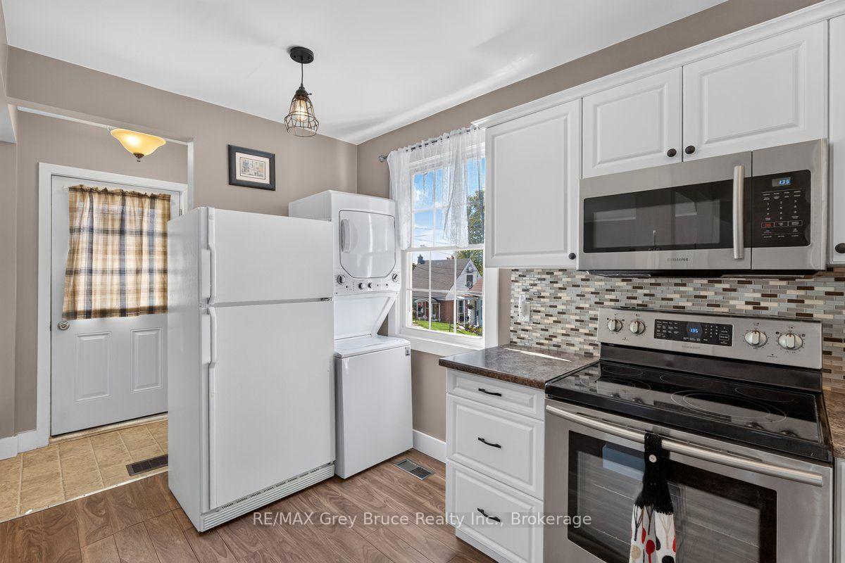 Photo 11 of 714 5th Street E, Owen Sound — HOMEH