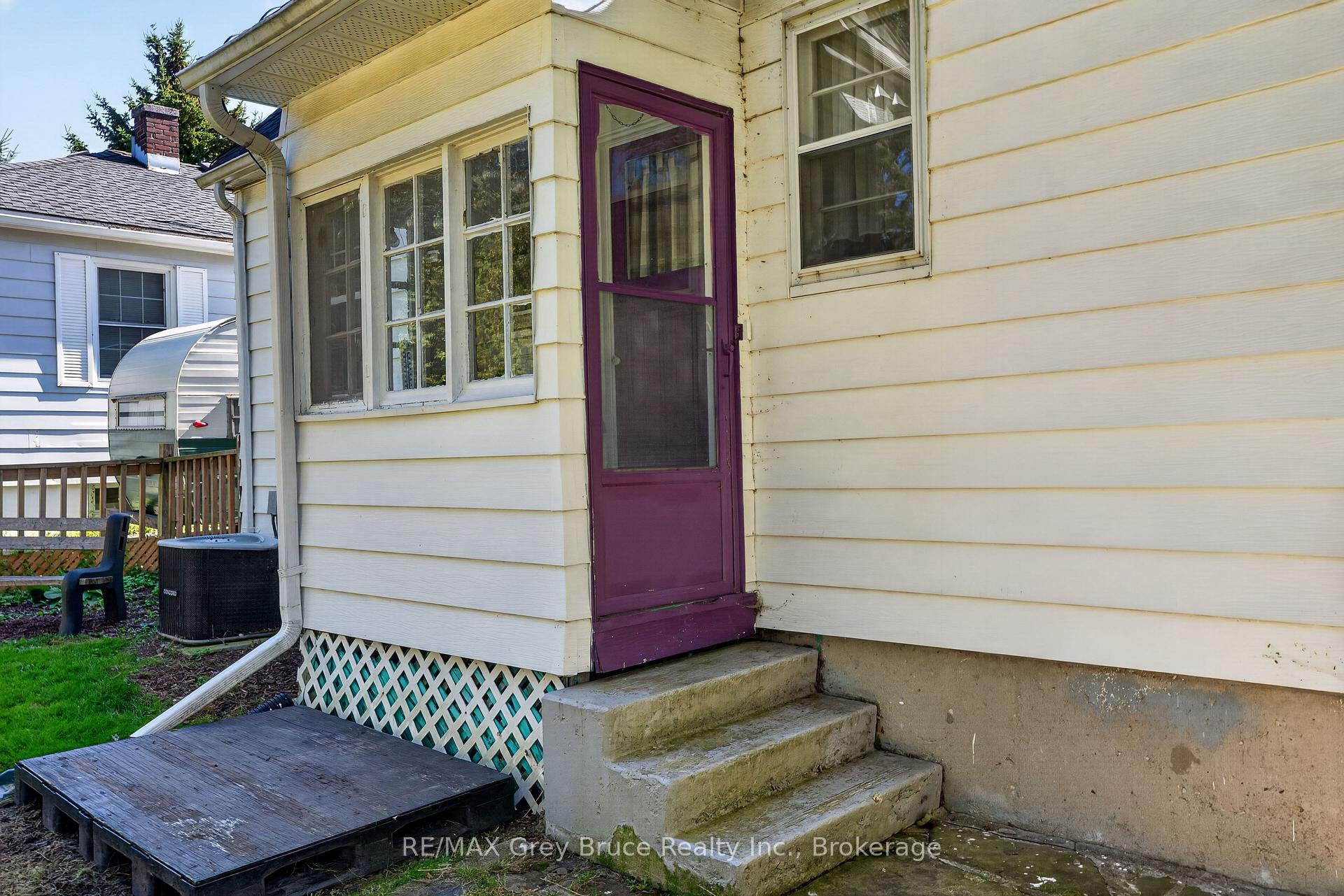 Photo 16 of 714 5th Street E, Owen Sound — HOMEH