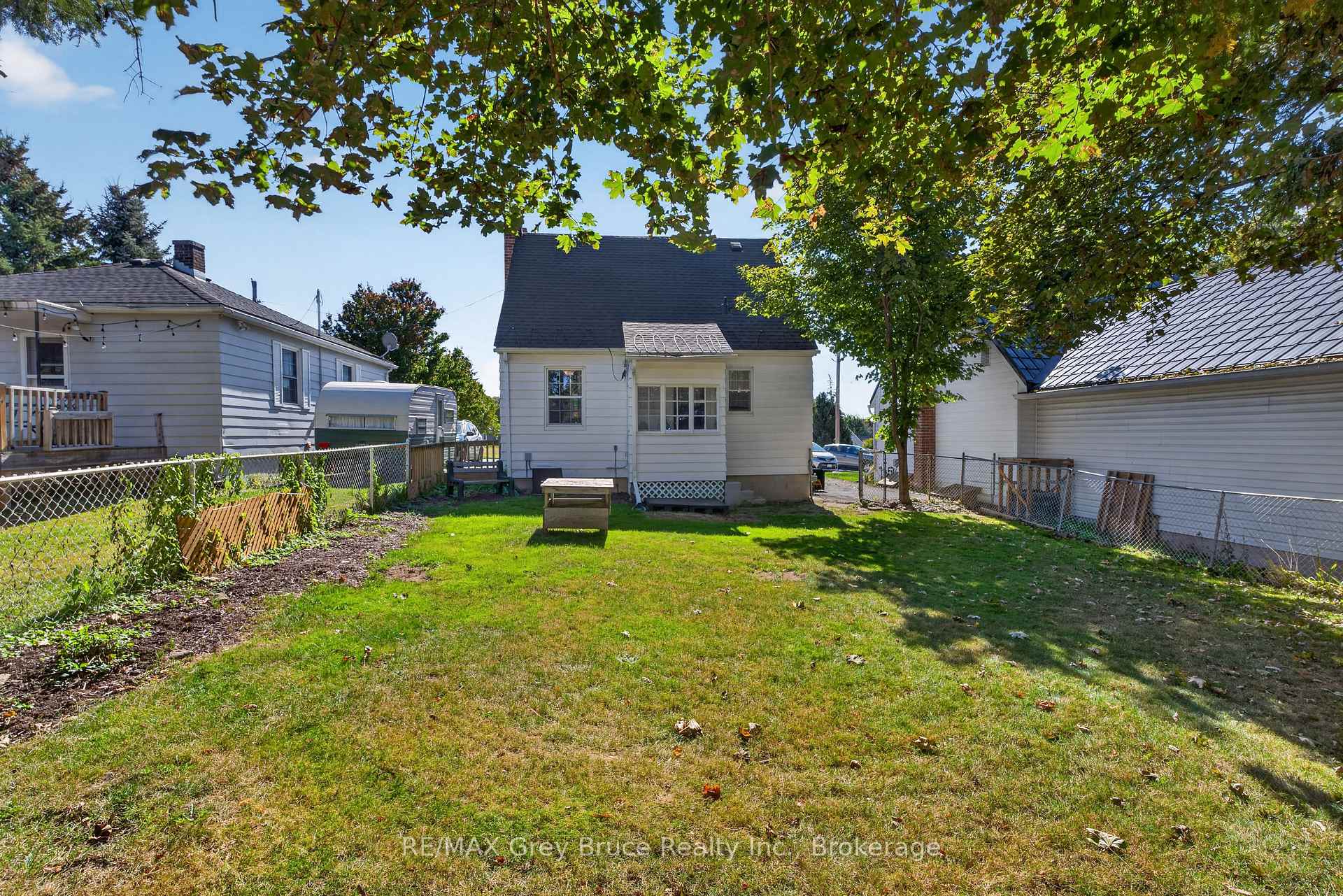 Photo 17 of 714 5th Street E, Owen Sound — HOMEH