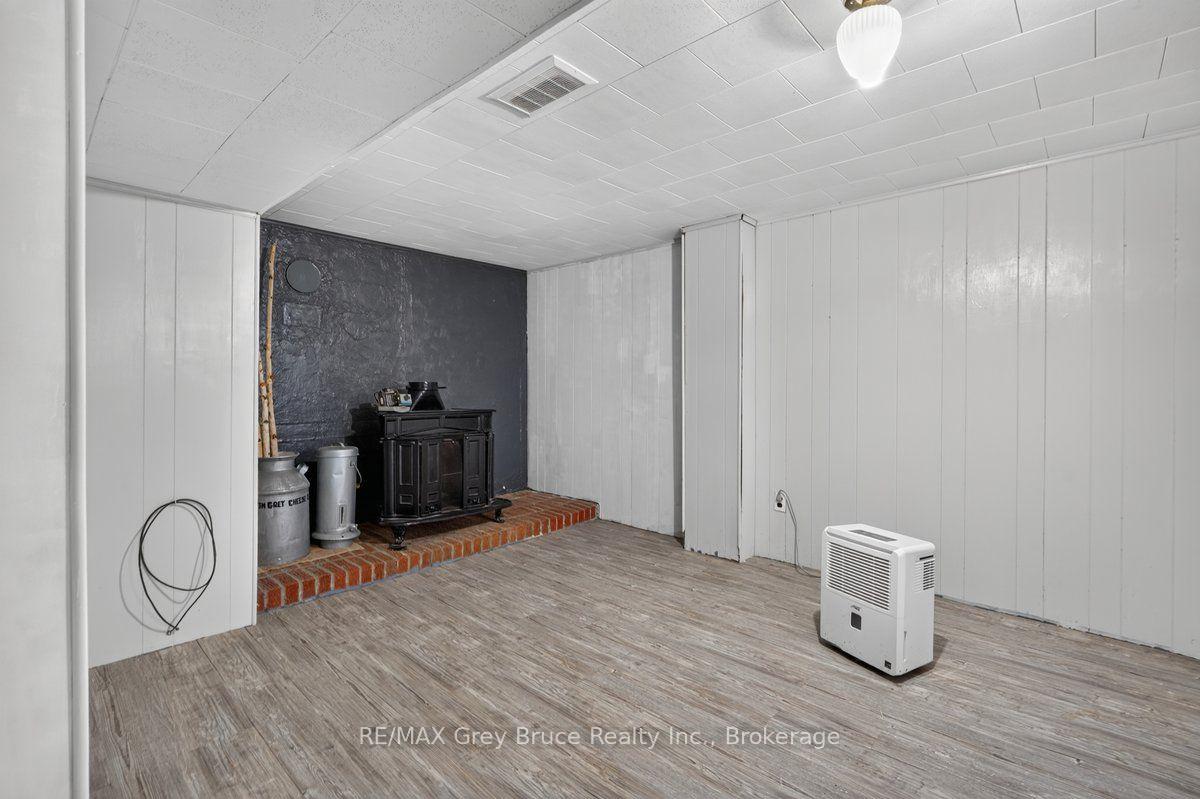 Photo 21 of 714 5th Street E, Owen Sound — HOMEH