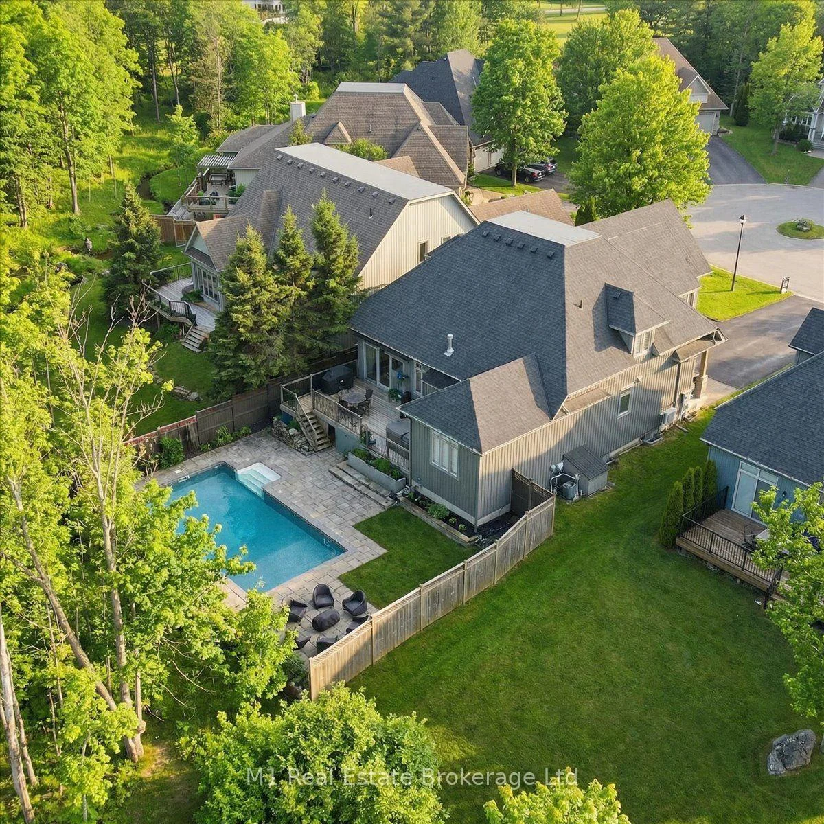 Photo 4 of 11 Breakwater Court, Gravenhurst, Muskoka (S) — HOMEH