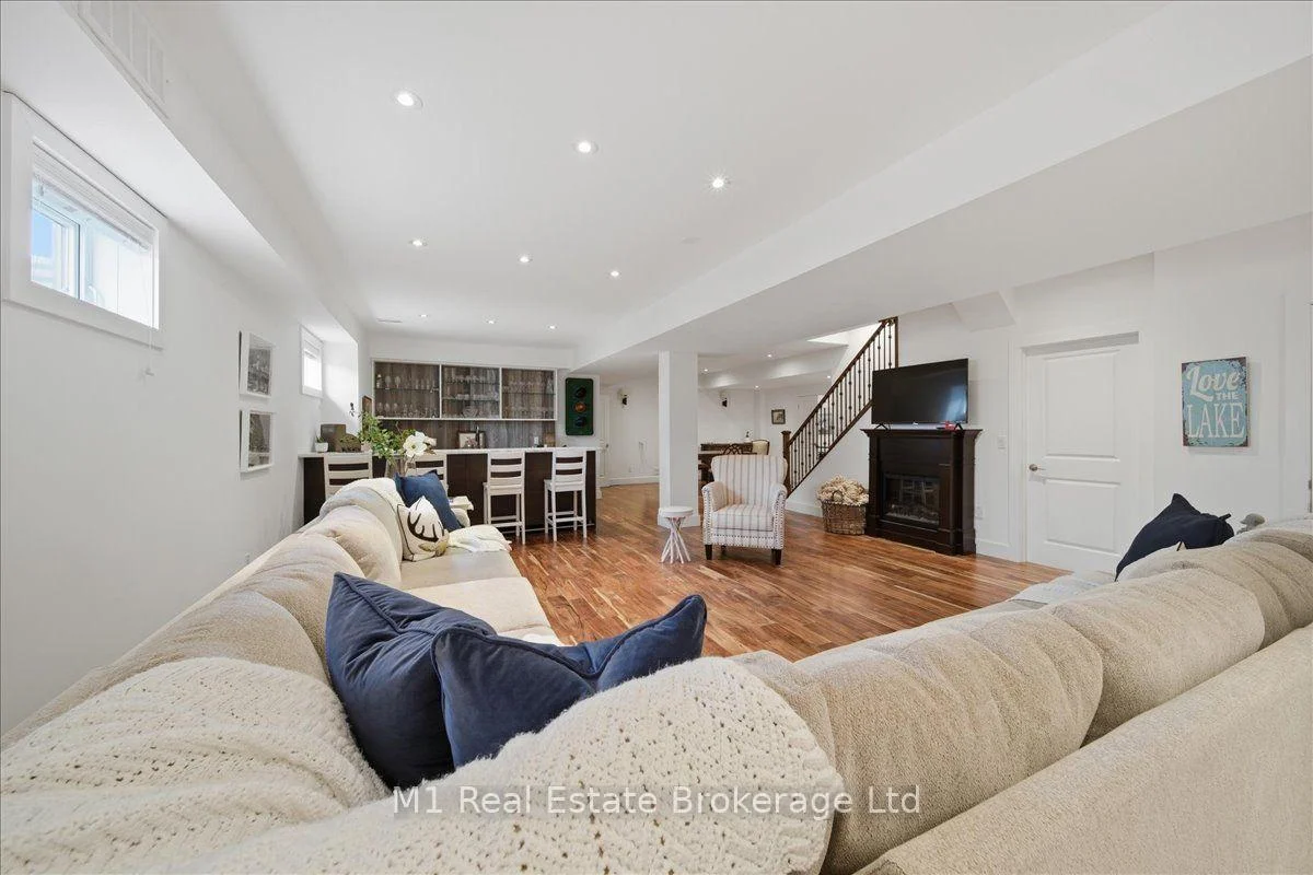 Photo 31 of 11 Breakwater Court, Gravenhurst, Muskoka (S) — HOMEH