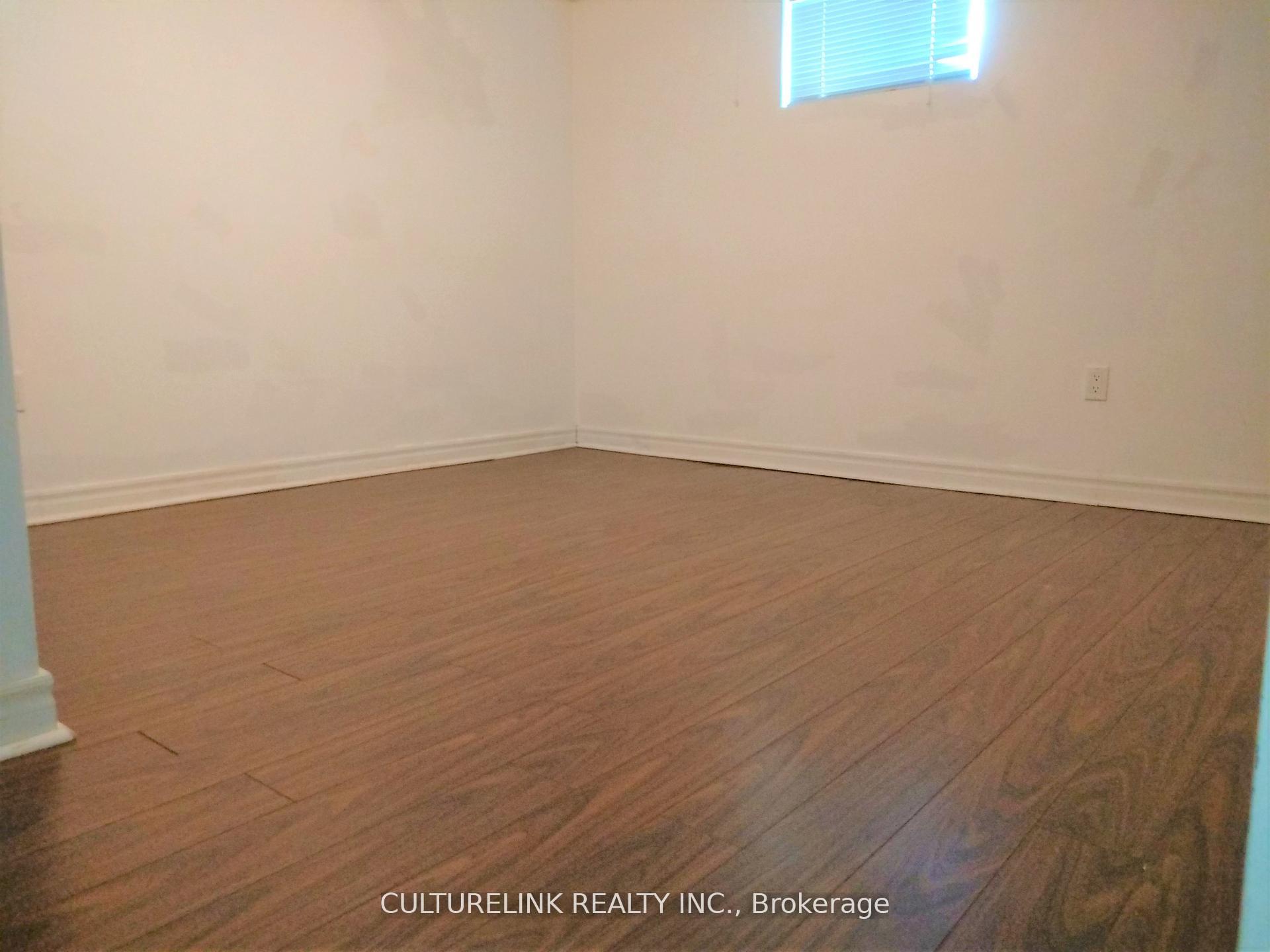 Photo 3 of Unit Bsmt, 30 Rockport Crescent, Richmond Hill, Crosby — HOMEH
