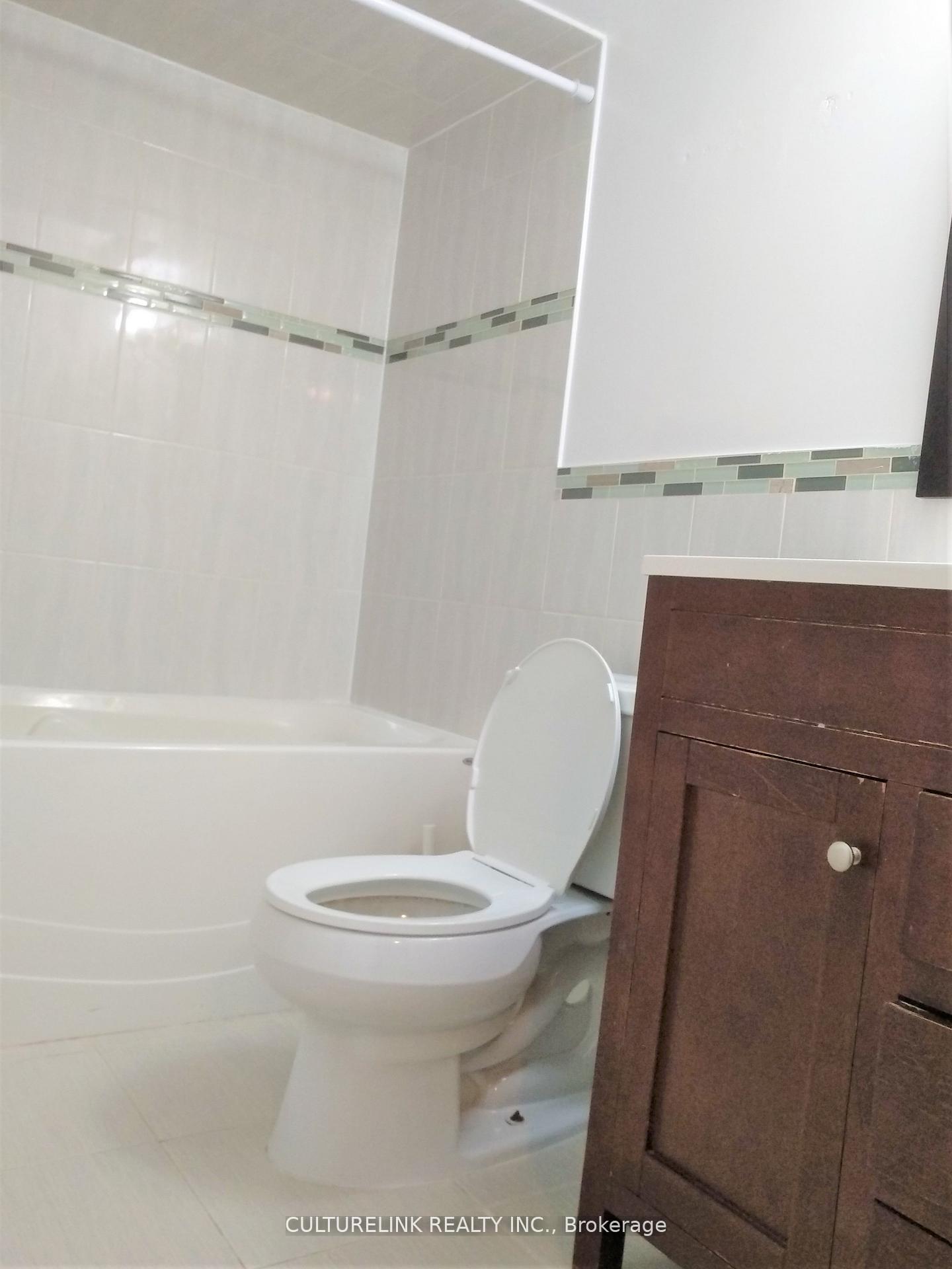 Photo 5 of Unit Bsmt, 30 Rockport Crescent, Richmond Hill, Crosby — HOMEH