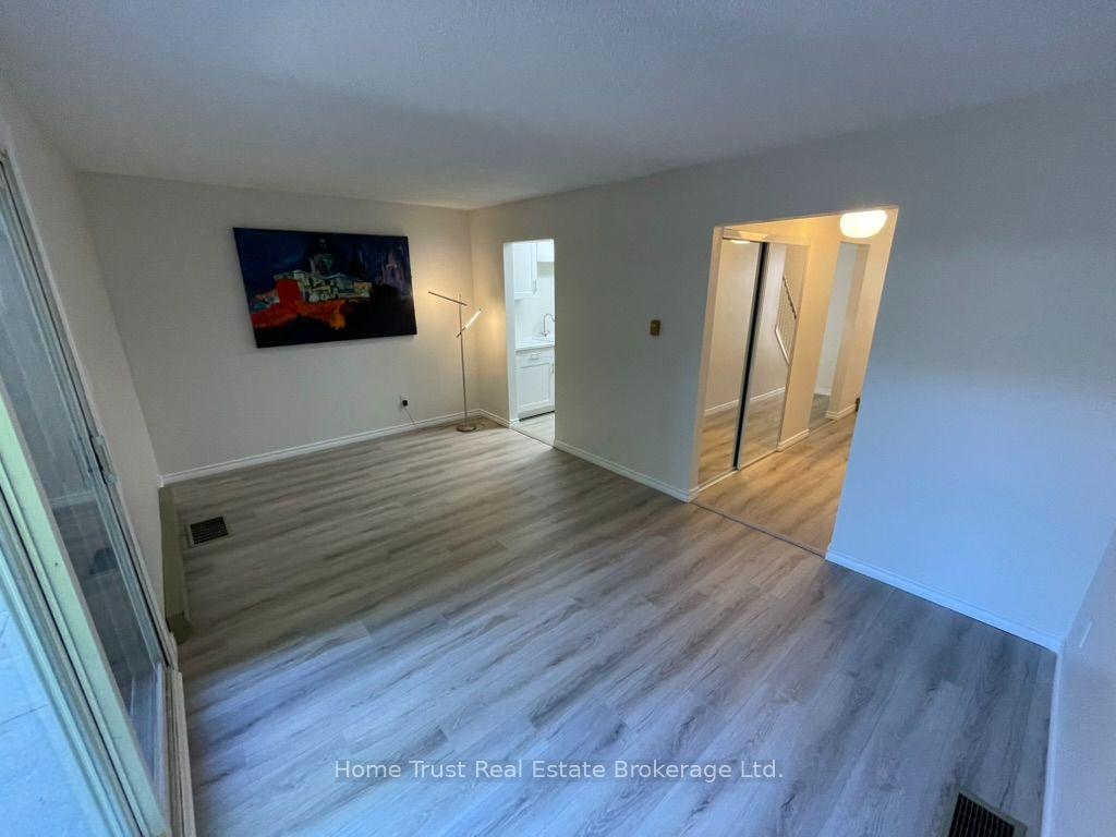 Photo 8 of Unit 18, 2 Worton Avenue, Guelph, Willow West/Sugarbush/West Acres — HOMEH