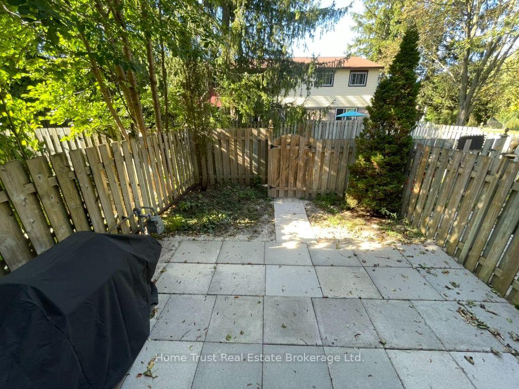 Photo 11 of Unit 18, 2 Worton Avenue, Guelph, Willow West/Sugarbush/West Acres — HOMEH
