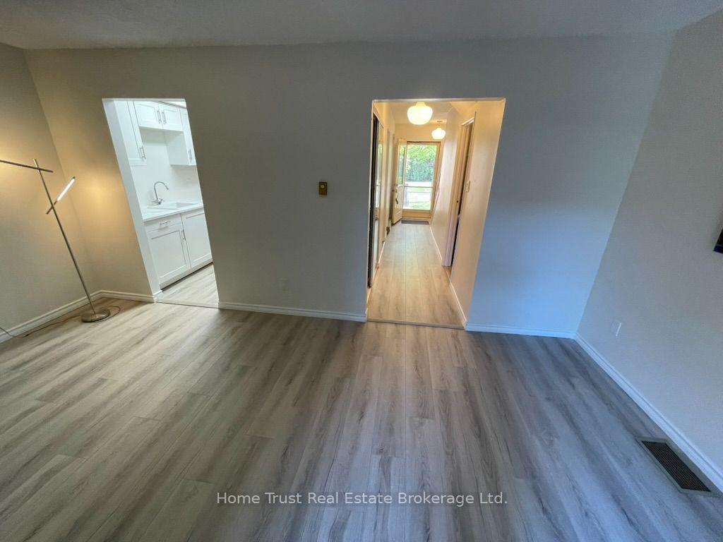 Photo 15 of Unit 18, 2 Worton Avenue, Guelph, Willow West/Sugarbush/West Acres — HOMEH