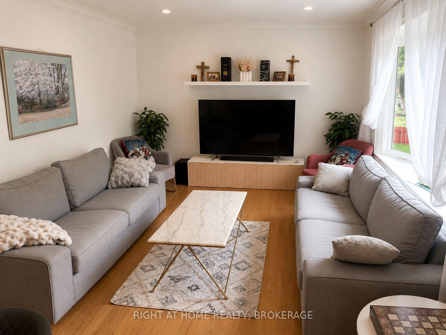 Photo 3 of 19 White Street, St. Catharines, Vine/Linwell — HOMEH