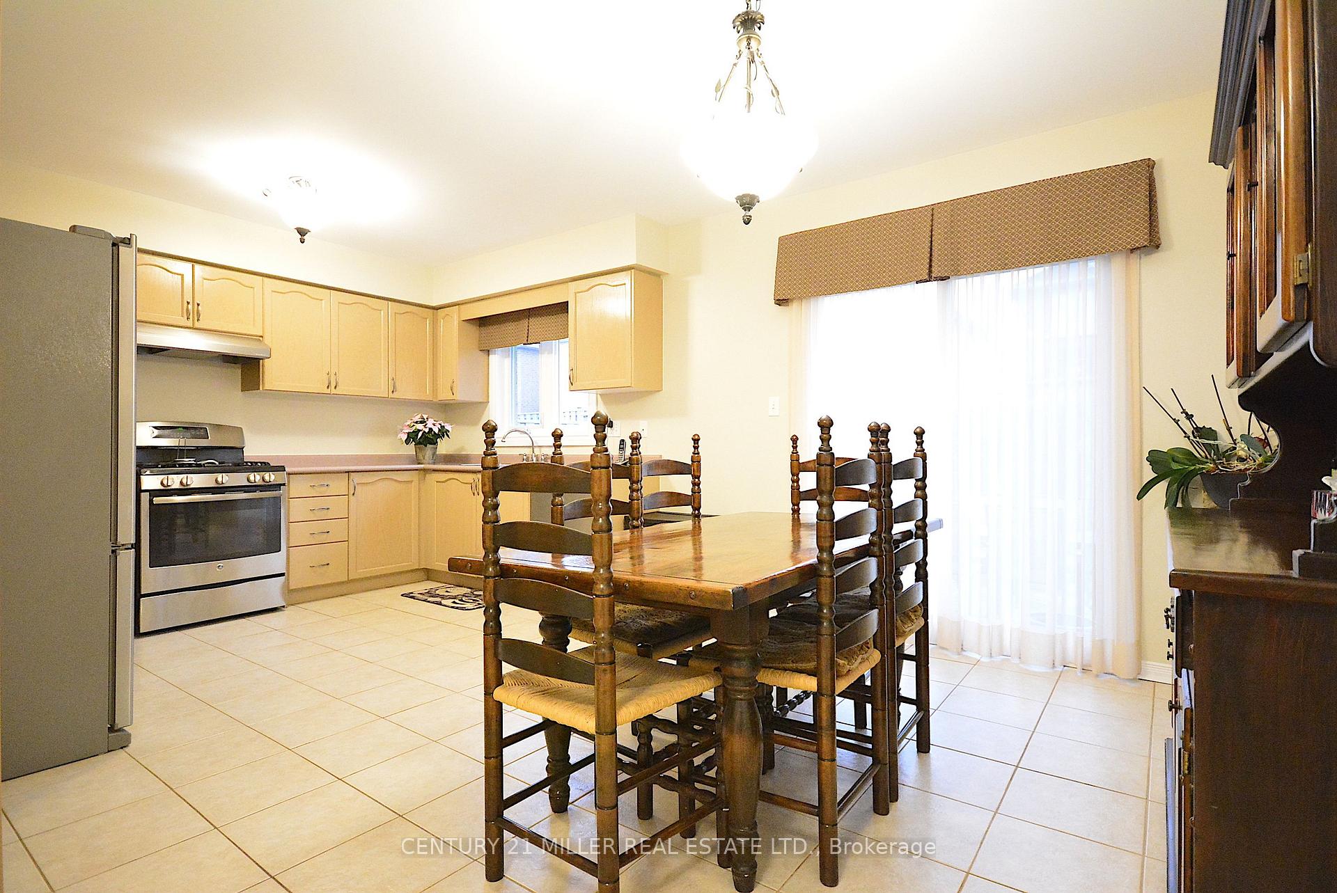 Photo 5 of 2131 Stillmeadow Road, Oakville, Westmount — HOMEH