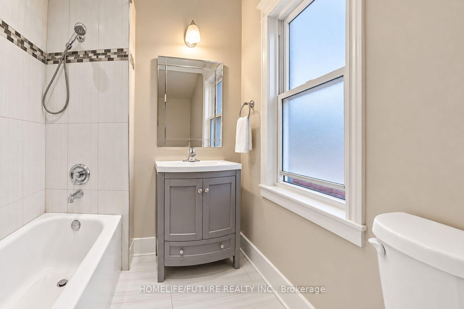 Photo 3 of 181 West Avenue, Hamilton, Landsdale — HOMEH