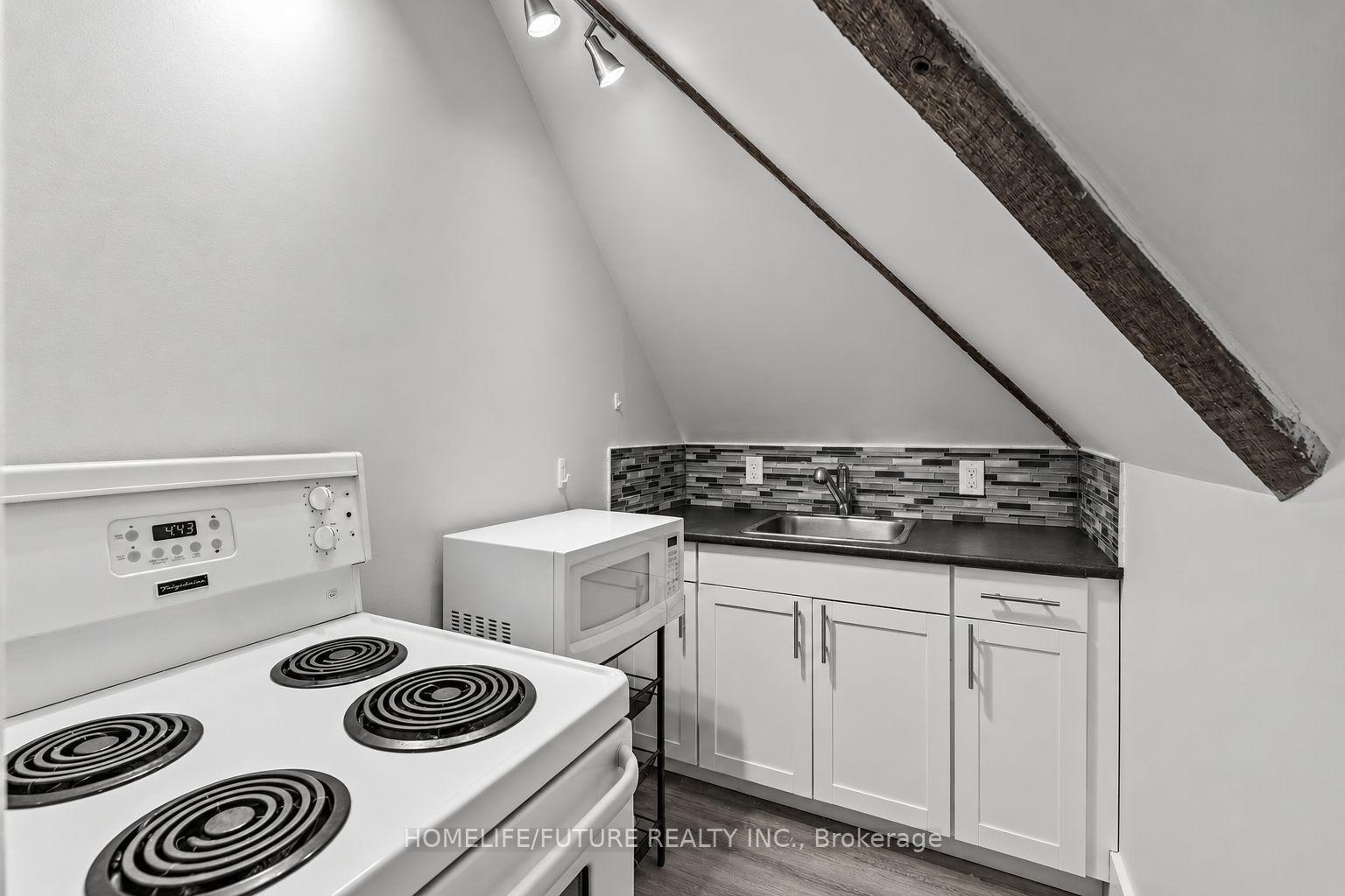 Photo 23 of 181 West Avenue, Hamilton, Landsdale — HOMEH