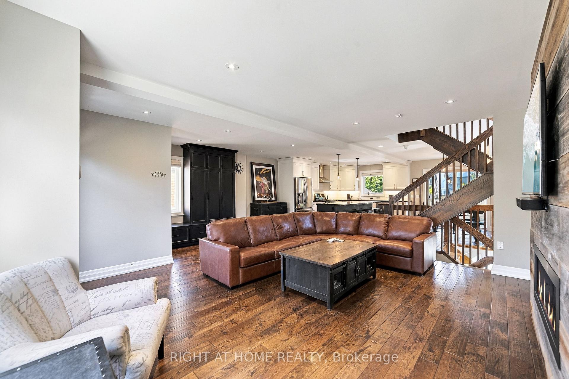 Photo 3 of 58 Uplands Avenue, Hamilton, Westdale — HOMEH