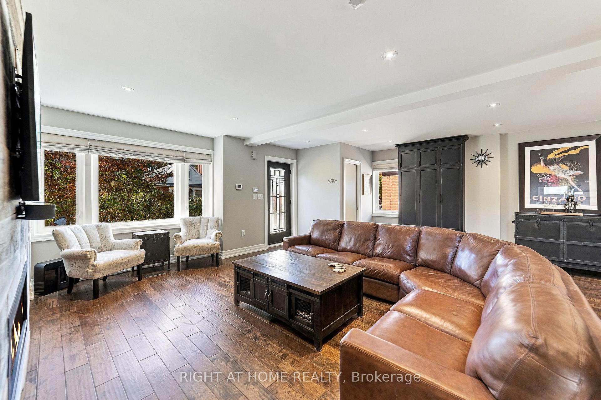 Photo 4 of 58 Uplands Avenue, Hamilton, Westdale — HOMEH