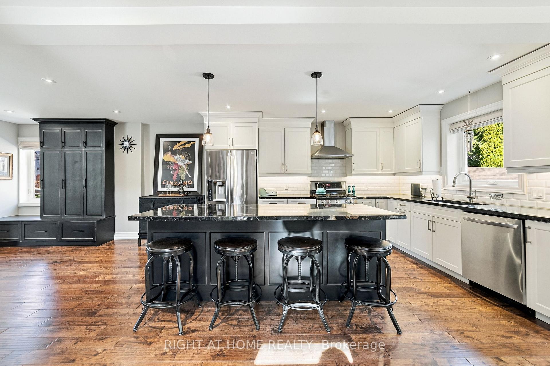 Photo 10 of 58 Uplands Avenue, Hamilton, Westdale — HOMEH