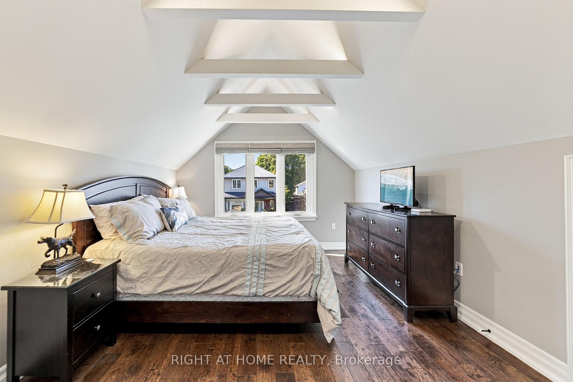 Photo 16 of 58 Uplands Avenue, Hamilton, Westdale — HOMEH