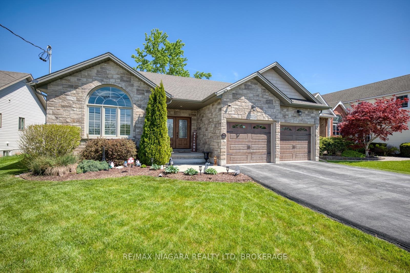 Front of 3270 Thunder Bay Road