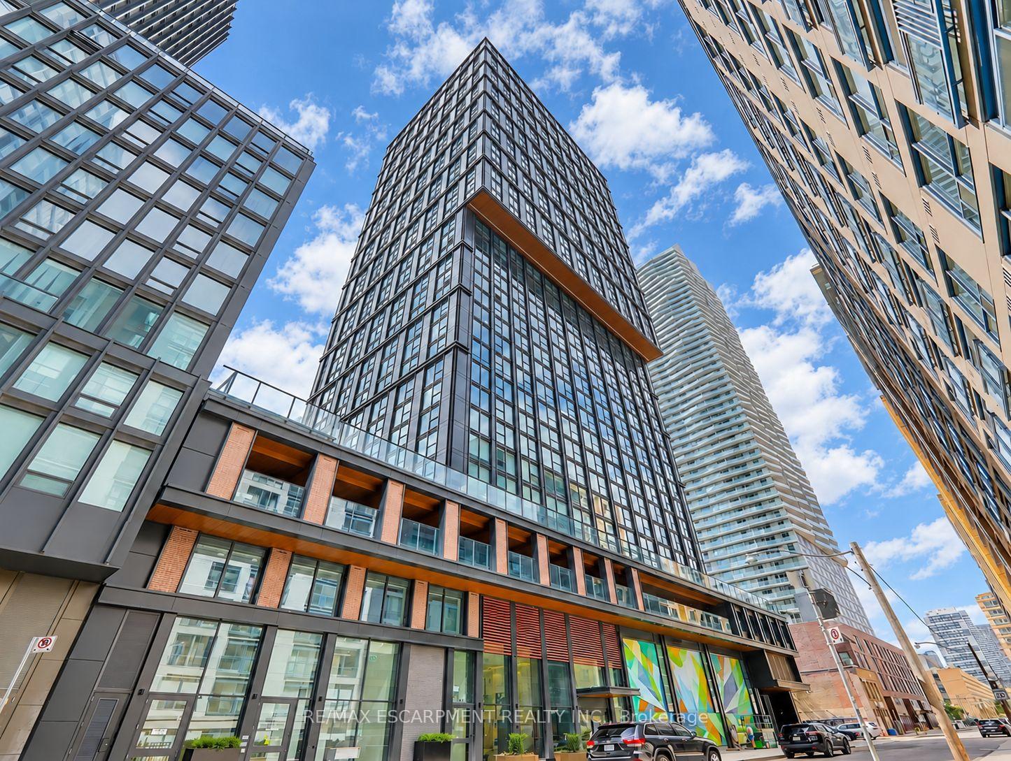 Front of Unit 1010, 82 Dalhousie Street