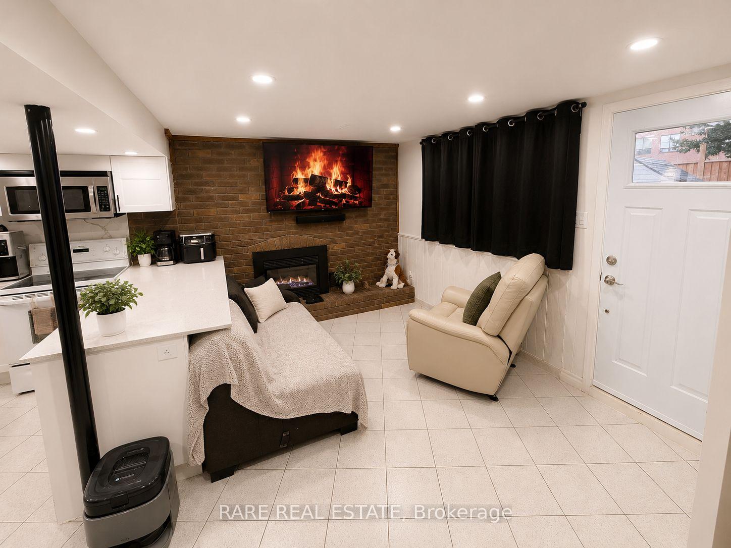 Photo 3 of Unit 1, 130 Glen Shields Avenue, Vaughan, Glen Shields — HOMEH