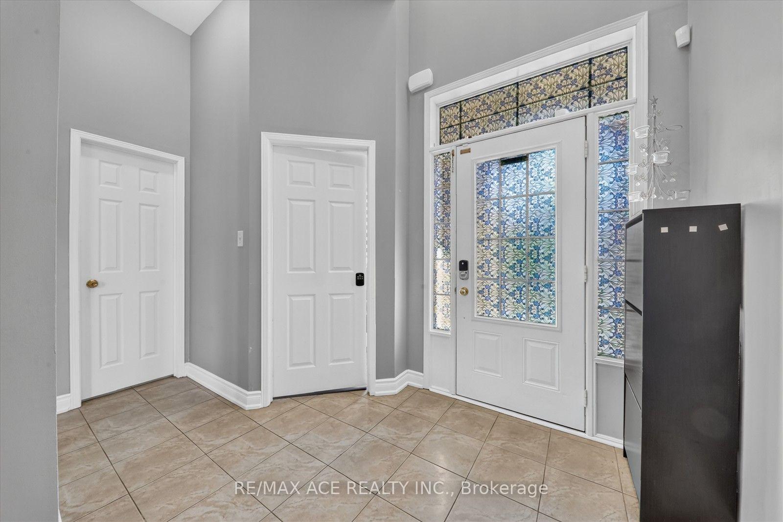 Photo 6 of 39 Skelton Crescent, Ajax, Central East — HOMEH