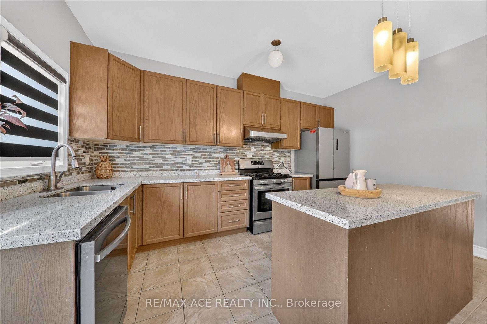 Photo 15 of 39 Skelton Crescent, Ajax, Central East — HOMEH