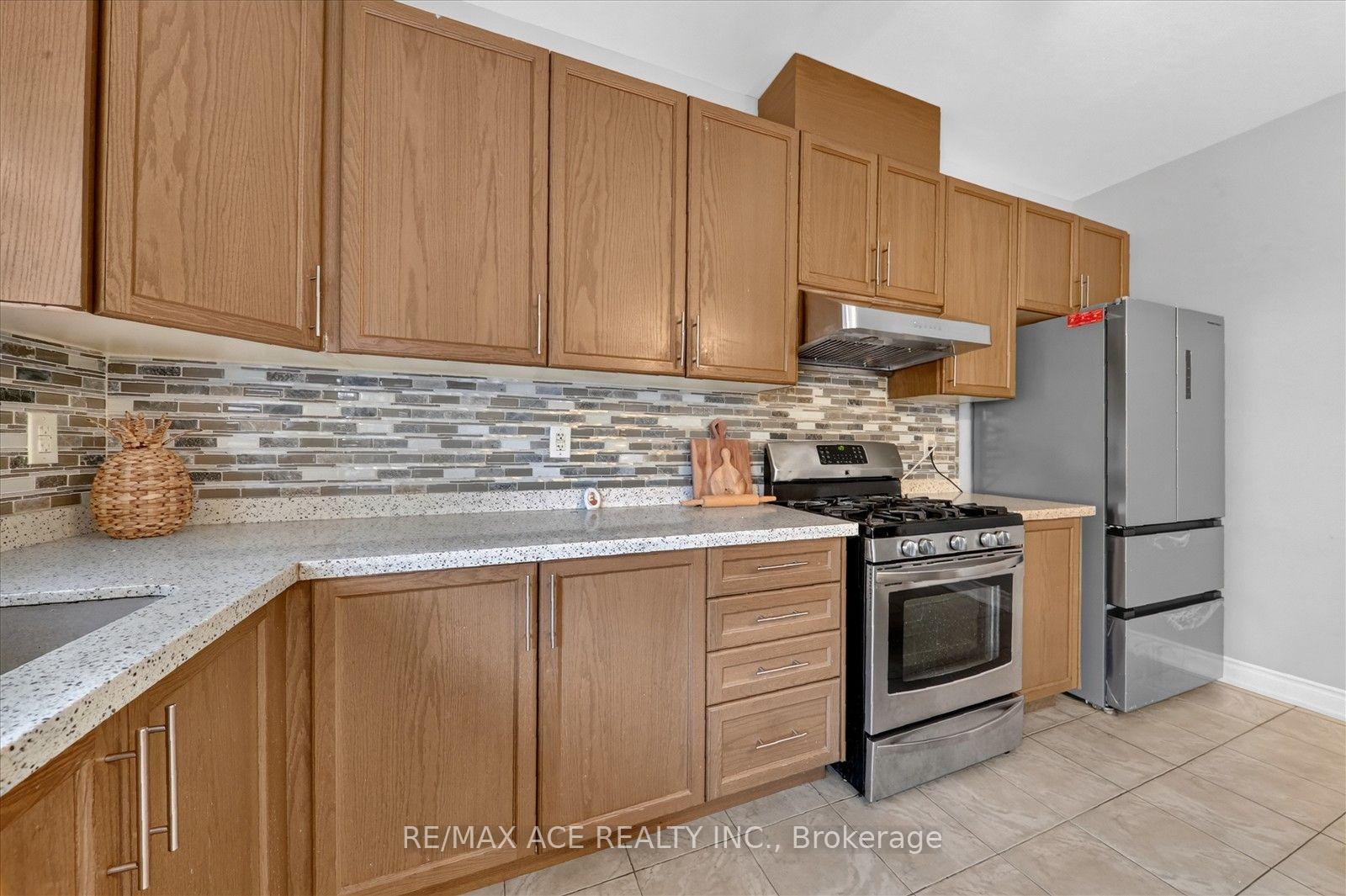 Photo 16 of 39 Skelton Crescent, Ajax, Central East — HOMEH