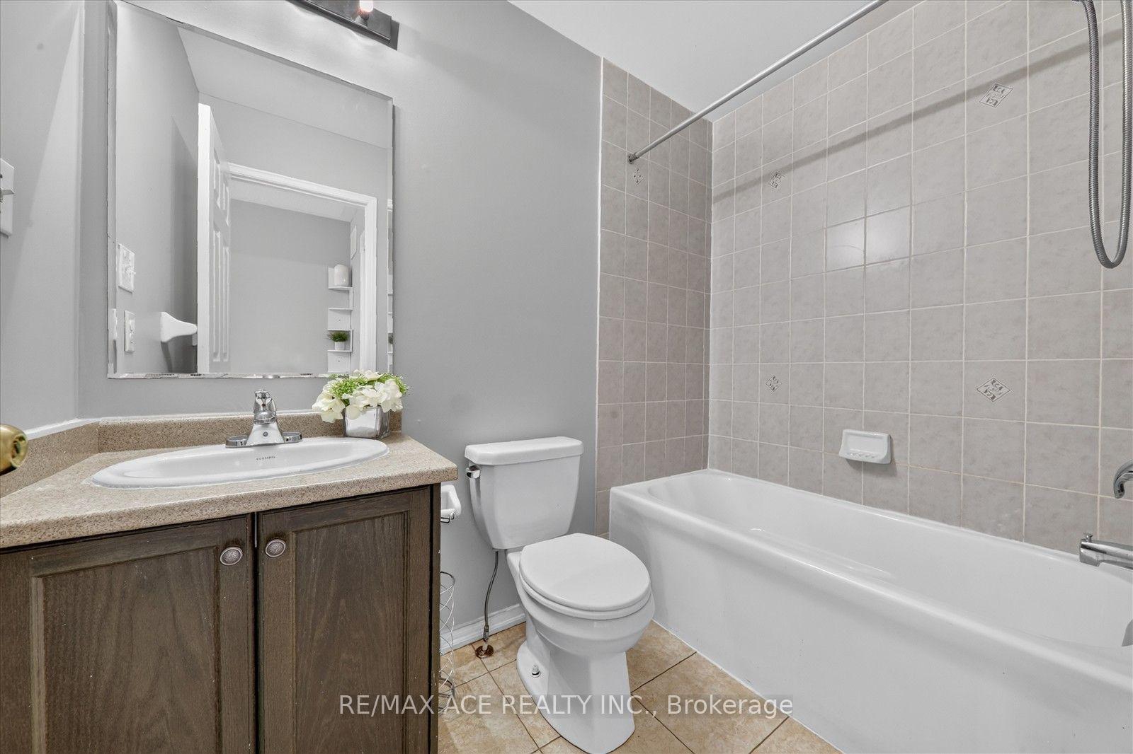 Photo 32 of 39 Skelton Crescent, Ajax, Central East — HOMEH